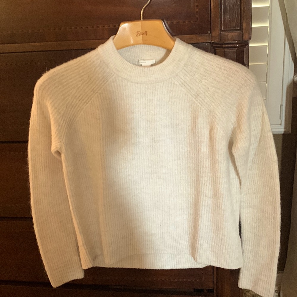 Long sleeve pullover sweater.